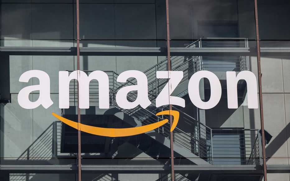 L&rsquo;ère des machines : Amazon élimine 16 000 emplois