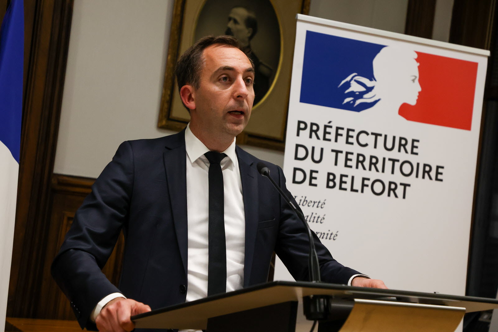 Le piège de la jeunesse : Jean-Marie Girier et l&rsquo;effondrement économique français