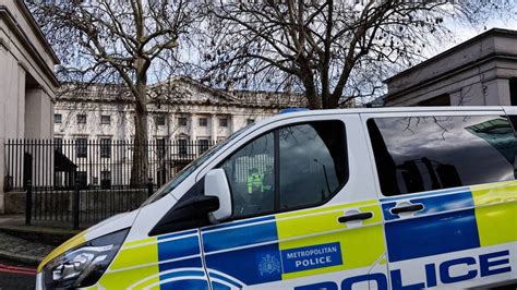 La police britannique engloutit plus de 631 millions d&rsquo;euros chaque année dans des politiques DEI : le rapport Policy Exchange révèle un échec critique