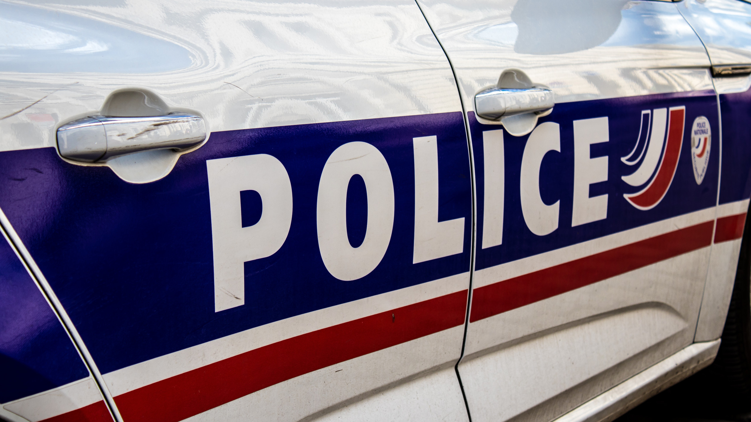 Carla Moreau affirme son calme après l&rsquo;incendie de sa voiture et la menace de la DZ Mafia