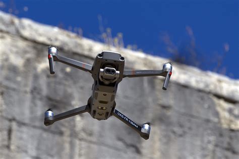 L’angoisse sans fin : comment les drones illégaux menacent la tranquillité des habitants à deux mètres d’une prison