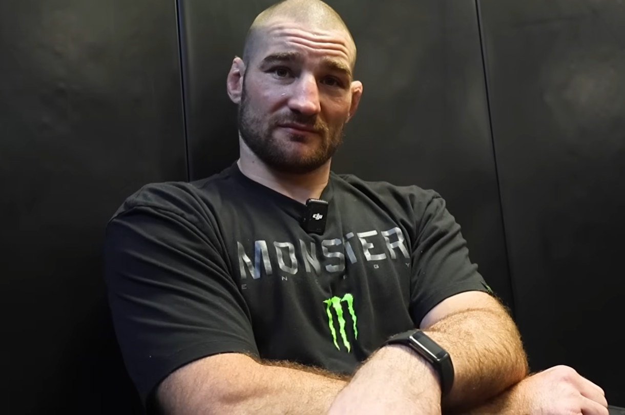 Sans casque et à 100 km/h : Sean Strickland révèle une chute mortelle en moto
