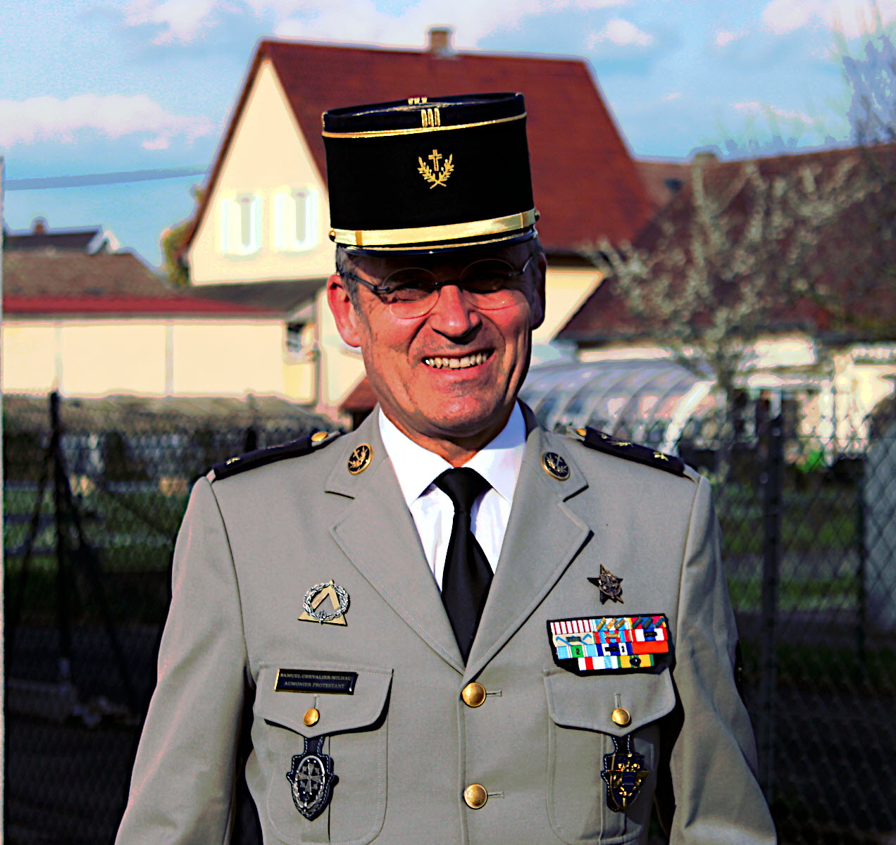 « Calmez-vous, gauchistes ! » : L’aumônier militaire déclenche un scandale