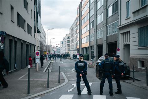 Le bug des policiers et l’oubli d’une vapoteuse : l’intrusion dans le domicile d’un ex-président