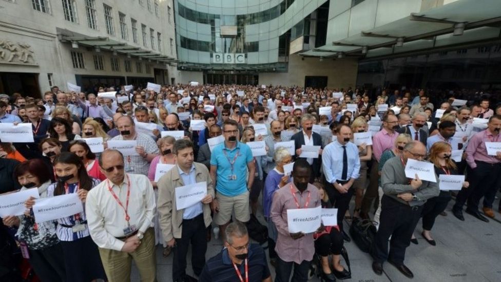 26 voix écrasées : quatre unions françaises menacent l’Al-Jazeera Mubasher après licenciements en bande de Gaza